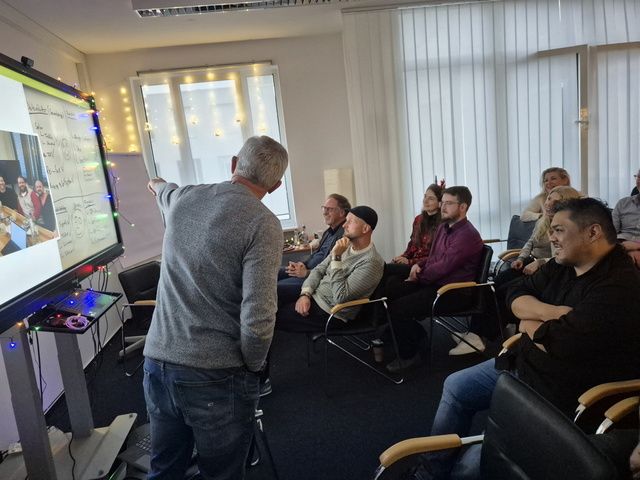 Matthias Weis von [ui!] Urban Lighting Innovations beim Präsentieren